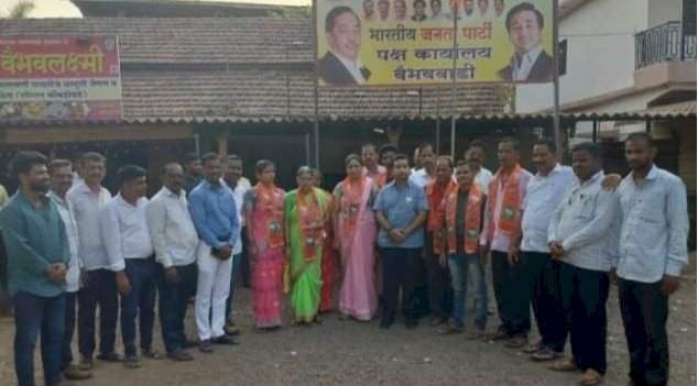 वैभववाडी ठाकरे सेनेच्या माजी शहर प्रमुखांनी कार्यकर्त्यांसह केला भाजप पक्ष प्रवेश.