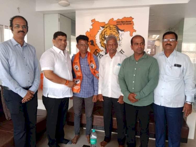 मनसेचे कसाल विभाग प्रमुख प्रमोद परब यांचा आ.वैभव नाईक यांच्या उपस्थितीत शिवसेनेत प्रवेश.