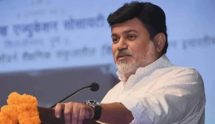 पालकमंत्री उदय सामंत यांच्याहस्ते रत्नागिरीत महाराष्ट्र दिनी मुख्य शासकीय ध्वजारोहण.