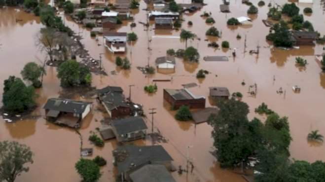 ब्राझीलमध्ये मुसळधार पावसाचे थैमान.  विनाशकारी महापूरामुळे हजारो घरे पाण्याखाली; ५७ जणांचा मृत्यू.