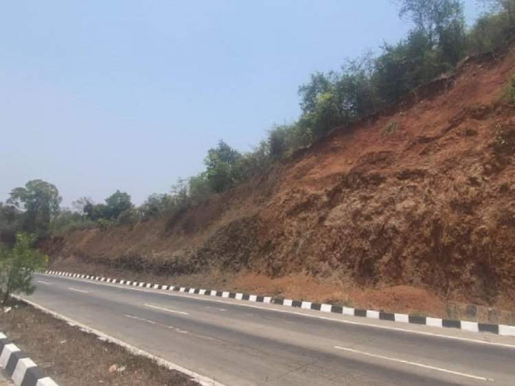 मुंबई-गोवा महामार्गावरील परशुराम घाट सुसाट; पण पावसाळ्यात दरडीचा धोका कायम.