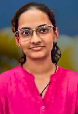 छत्रपती संभाजीनगरच्या तनिषा बोरमणीकर हिने बारावी परिक्षेत मिळवले १०० टक्के गुण; राज्यात पहिली येण्याचा मिळवला मान.