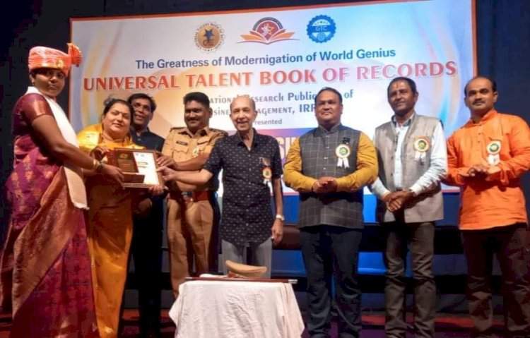 वेंगुर्ला पाटकर हायस्कुलच्या उपक्रमशील शिक्षिका समृद्धी पिळणकर - मुननकर यांना नॅशनल एज्युकेशन स्टार पुरस्काराने सन्मानित.