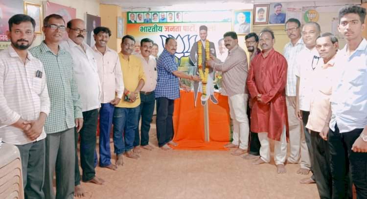 भाजपा वेंगुर्ला तालुका कार्यालयात स्वातंत्र्यवीर सावरकर यांच्या जयंतीनिमित्त अभिवादन.