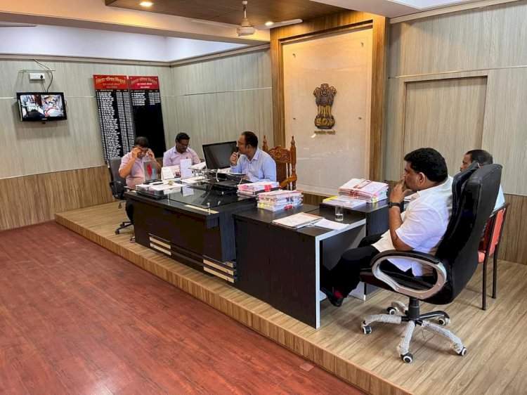 जलजीवन मिशनच्या कामांमधील त्रुटी आ.वैभव नाईक यांनी मुख्य कार्यकारी अधिकाऱ्यांच्या आणल्या निदर्शनास.  प्रत्येक तालुक्याचा आढावा घेण्याचे मुख्य कार्यकारी अधिकारी यांनी केले मान्य.