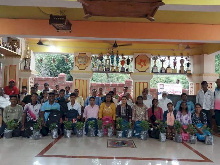 मळई जय बजरंग क्रिकेट क्लबच्या वतीने दहावी व बारावीच्या गुणवंत विद्यार्थ्यांचा सत्कार.