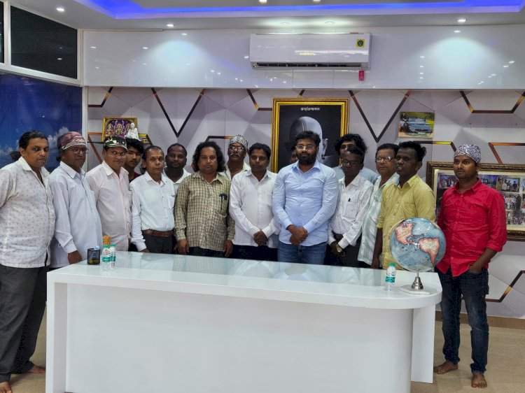 आपली संस्कृती जपली पाहिजे : विशाल परब.  दशावतार नाटक मंडळींनी घेतली परब यांची सदिच्छा भेट.