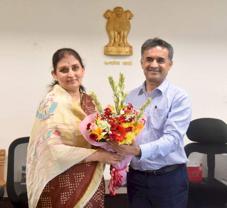 सुजाता सौनिक यांनी स्विकारला राज्याच्या मुख्य सचिवपदाचा पदभार.  राज्याच्या पहिल्या महिला मुख्य सचिव होण्याचा मिळाला बहुमान.