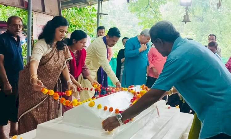 माझ्या कोकणाला सुख समृद्धी, निरामय आरोग्य लाभू द्या; अर्चना घारेंचे सद्गुरु मियाँसाब चरणी साकडे.  पुण्यतिथीनिमित्त घेतले प.पू.मियाँसाब यांचे दर्शन.