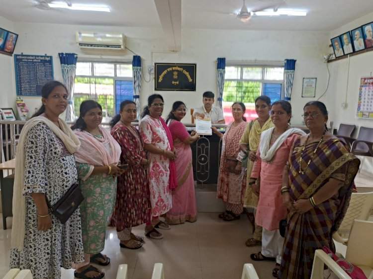 'मुख्यमंत्री माझी लाडकी बहिण' योजनेबाबत आवश्यक दाखले वेळेवर द्या.  वेंगुर्ला तालुका महिला मोर्चा तर्फे तहसीलदारांना निवेदन.