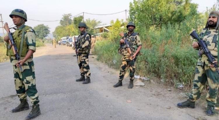 जम्मू काश्मीरमधील कठुआमध्ये झालेल्या दहशतवादी हल्ल्यात पाच जवानांना हौतात्म्य; लष्करी वाहनावर केला हल्ला.