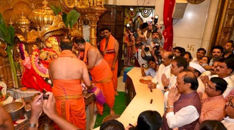 उपमुख्यमंत्री अजित पवार यांनी राष्ट्रवादीचे नेते, मंत्री आणि आमदारांसह सिध्दीविनायकाचे घेतले दर्शन.