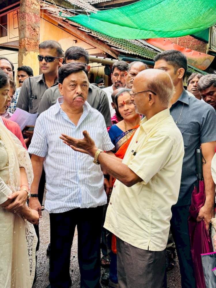 खासदार नारायण राणे यांनी खारेपाटण येथील नुकसानग्रस्त भागाची केली पाहणी.  नुकसानीचे पंचनामे तातडीने शासनाकडे पाठवा; अधिकाऱ्यांना दिल्या सूचना
