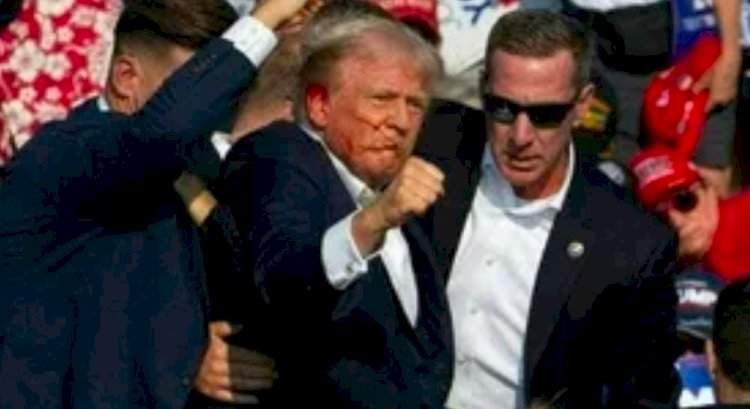 अमेरिकेचे माजी राष्ट्राध्यक्ष डोनाल्ड ट्रम्प यांच्यावर गोळीबार; उजव्या कानाला गोळी चाटून गेल्याने हल्ल्यातून ट्रम्प थोडक्यात बचावले.