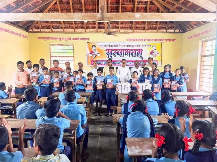 आमदार वैभव नाईक यांच्या वतीने वसोली, हळदीचे नेरूर, वाडोस व  माणगाव हायस्कुल मध्ये वह्या वाटप.