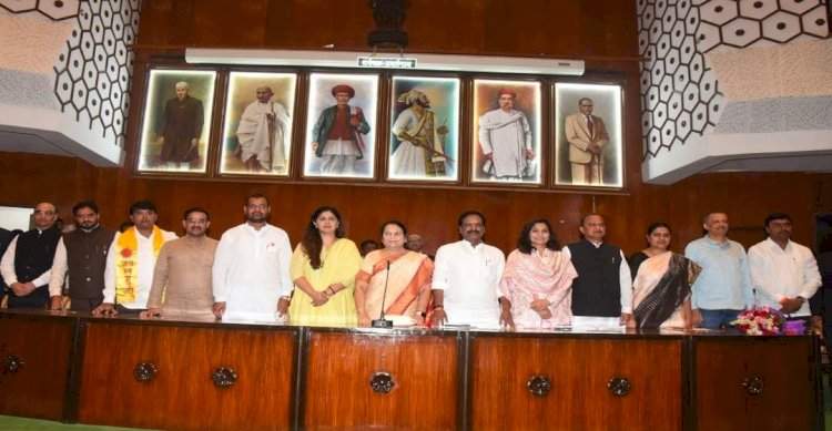पंकजा मुंडे, भावना गवळी, सदाभाऊ खोत, मिलींद नार्वेकर ते प्रज्ञा सातव, विधानपरिषदेच्या नवनिर्वाचीत ११ आमदारांचा शपथविधी सोहळा संपन्न.