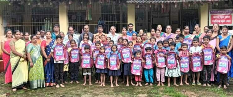 विशाल परब यांच्या माध्यमातून कोनाळ मतदारसंघात शैक्षणिक साहित्याचे वाटप.