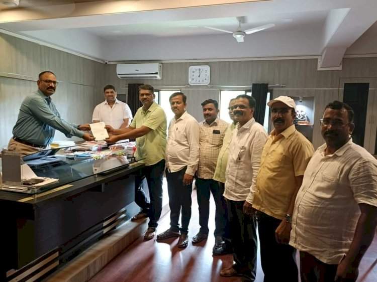 बांधकाम कामगार नोंदणीचा प्रश्न सोडविण्याबाबत शिवसेना शिष्टमंडळाचे जि.प.सी.ई.ओ. यांना निवेदन.