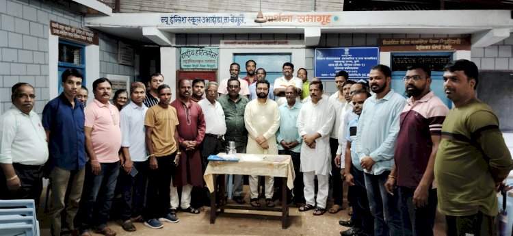 उभादांडा न्यू इंग्लिश स्कूल रस्ता प्रश्नासंदर्भात सावंतवाडीचे माजी नगराध्यक्ष संजू परब व श्री लखमराजे भोसले यांनी दिली भेट.  लवकरात लवकर रस्ता उपलब्ध करून देण्याचे दिले आश्वासन.