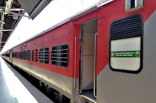 कोकण रेल्वे मार्गावर गुरुवारपासून विशेष गाडी.