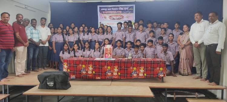 रोटरी वेंगुर्ला मिडटाऊन व डॉ.गद्रे नेत्र रूग्णालय यांच्या संयुक्त विद्यमाने अणसूर पाल हायस्कूल येथे नेत्र तपासणी शिबिर संपन्न.