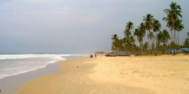 जुहू बीच येथे २१ सप्टेंबर रोजी समुद्रकिनारा स्वच्छता मोहीम.