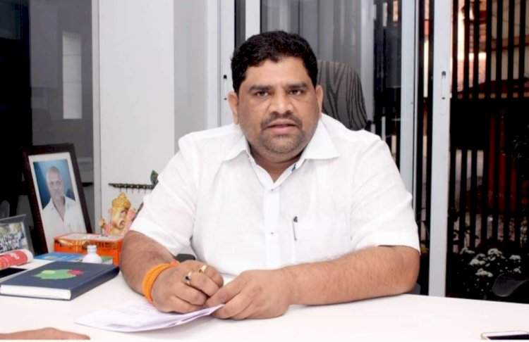 सासोली जमीन गैरव्यवहार प्रकरणी संदेश पारकर यांच्या आंदोलनाला आमदार वैभव नाईक यांचा पाठींबा.  महसूल विभागाच्या अनागोंदी कारभाराकडे राज्याच्या महसूल सचिवांचे लक्ष वेधणार.