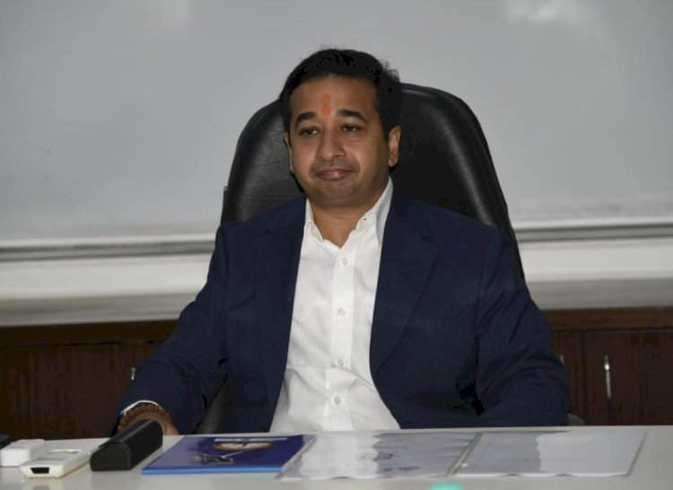 नितेश राणे यांनी आज मत्स्य आणि बंदर विकासमंत्री खात्याचा पदभार स्वीकारला.