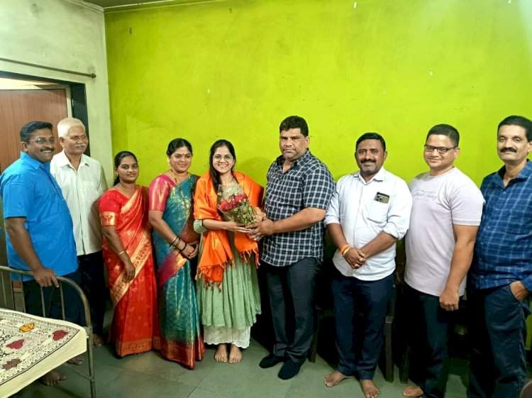 सीए परीक्षा उत्तीर्ण झालेल्या मिताली परब हिचे मा. आ. वैभव नाईक यांनी केले अभिनंदन