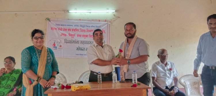 कणकवली येथे दिव्यांग बांधवांचा विभागवार मेळावा संपन्न