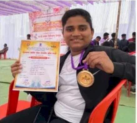 राज्यस्तरीय शालेय पॉवर लिफ्टिंग स्पर्धेत कु. हेमांगी मेस्त्री प्रथम