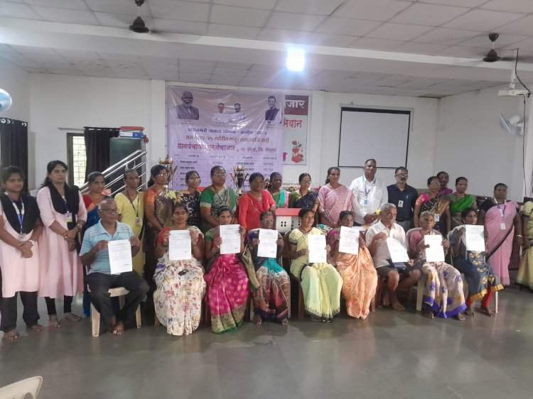 परुळे येथे प्रधानमंत्री आवास योजना मंजुरी पत्र व प्रथम हप्ता वितरण कार्यक्रम संपन्न