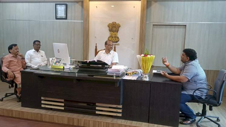 रवींद्र खेबुडकर यांची उबाठा शिवसेनेच्या पदाधिकाऱ्यांनी घेतली भेट,  जलजीवन मिशनची प्रलंबित कामे लवकर पूर्ण करण्याबाबत केली चर्चा