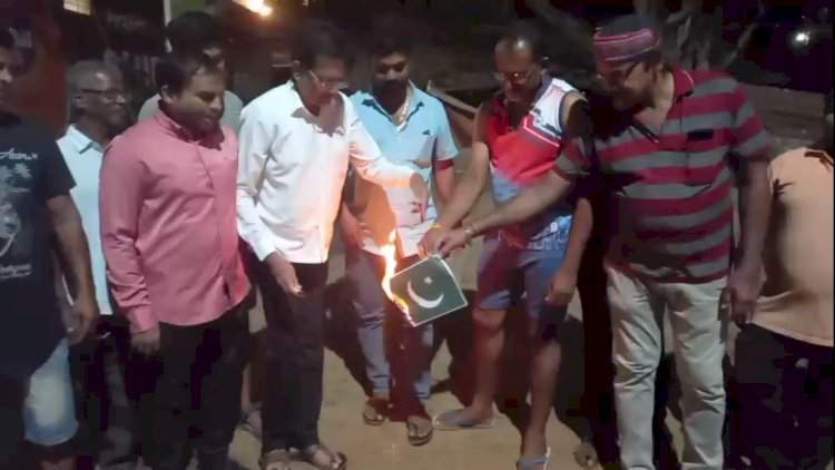 पहलगाम येथील भ्याड हल्ल्याचा शिरोडा येथे काँगेसतर्फे निषेध