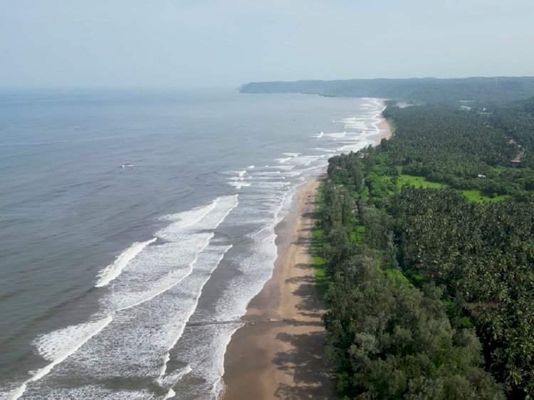महाराष्ट्राच्या किनारपट्टीची लांबी ८७७.९७ किलोमीटर