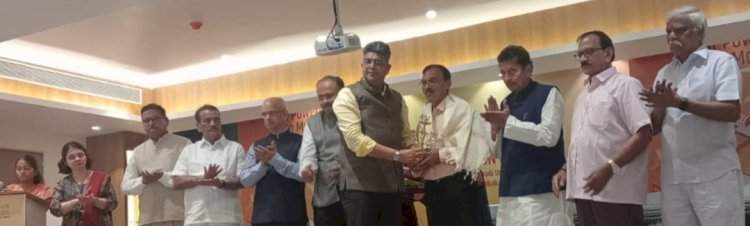 सावंतवाडी अर्बन बँकेच्या मावळत्या संचालकांचा सन्मान