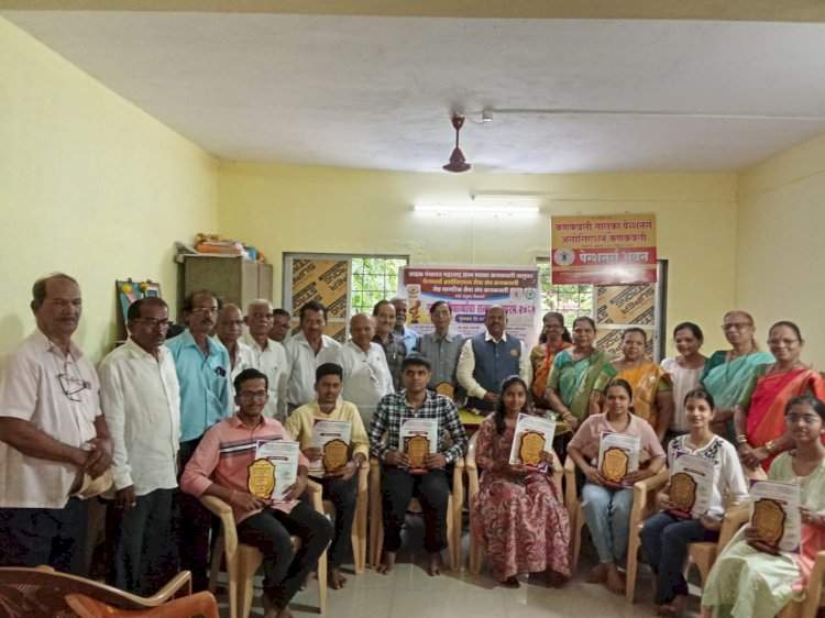 कलमठ पेन्शनर्स भवन येथे दहावी व बारावीच्या गुणवंत विद्यार्थ्यांचा सत्कार
