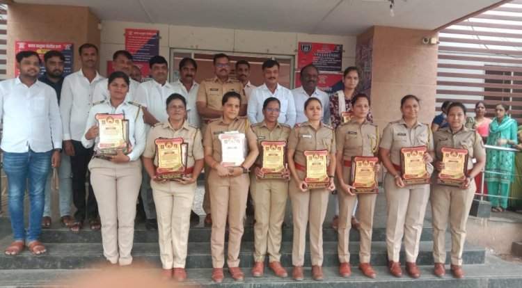 कराड येथील कर्तबगार महिला पोलिसांचा अहिल्यारत्न पुरस्कार देऊन सन्मान