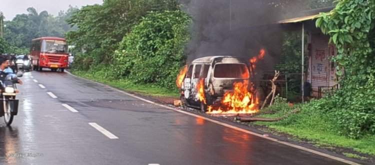 सातार्डा येथे बांबोळी रुग्णालयाच्या ॲम्ब्युलन्सने घेतला पेट