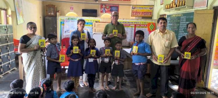 परुळे येथे विद्यार्थ्यांना भगवद्गीता ग्रंथांचे वाटप