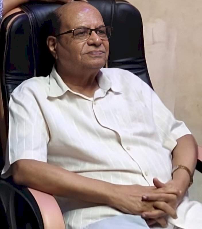 वेंगुर्ले शहरातील पॉप्युलर स्टोअर्सचे मालक मनमोहन उर्फ मन्याबापू दाभोलकर यांचे निधन