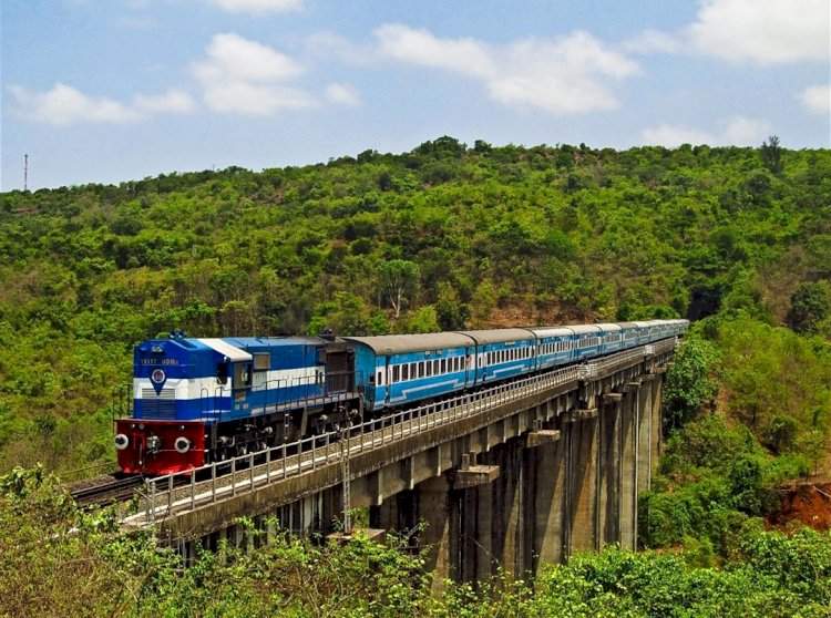 गणेशोत्सव सणाच्या अनुषंगाने  कोकण रेल्वेच्या विशेष गाड्या