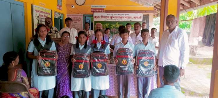 मांगवली येथे शैक्षणिक साहित्य वाटप व गुणवंत विद्यार्थ्यांचा सत्कार कार्यक्रम संपन्न