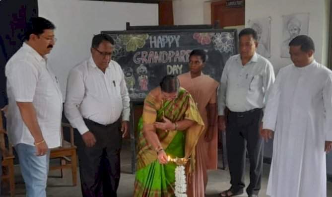 मदर तेरेसा स्कूल वेंगुर्ला येथे स्तुत्य उपक्रम......आजोबा आजी रमले नातवंडांच्या किलबिलाटात