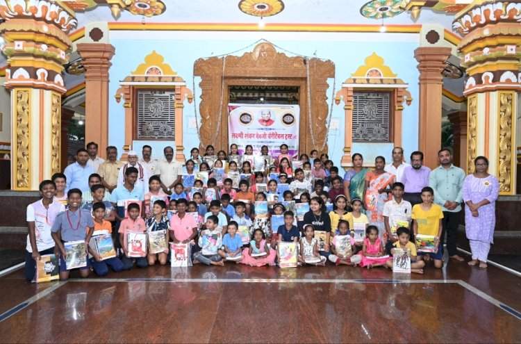 लक्ष्मी शंकर देवजी चॅरिटेबल ट्रस्ट उभादांडा वेंगुर्ला आयोजित वह्या वाटप कार्यक्रम संपन्न