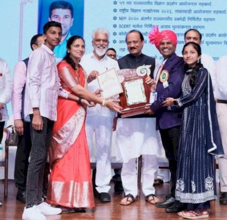 प्रकाश कानूरकर यांचा क्रांतीज्योती सावित्रीमाई फुले राज्यशिक्षक गुणगौरव पुरस्काराने सन्मान.....उपमुख्यमंत्री अजित पवार यांच्या हस्ते सन्मान....