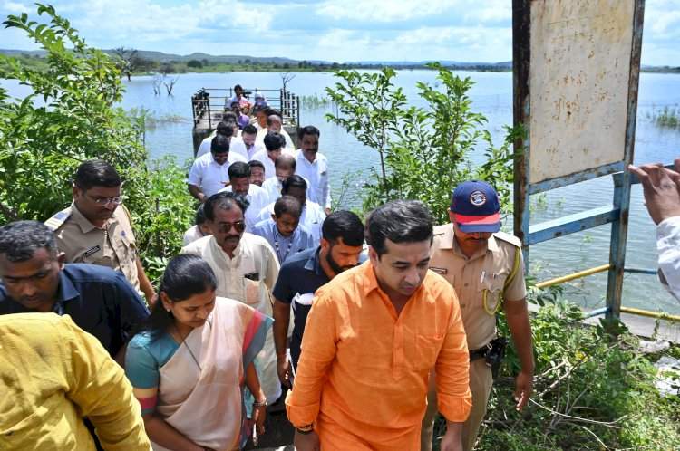 फुलंब्री धरण परिसरातील मच्छीमार व्यवसायाचे नुकसान.......मंत्री  नितेश राणे यांची पाहणी