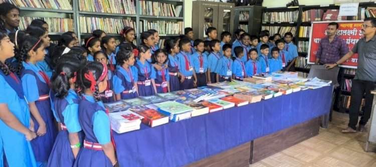 परुळे येथे वाचन प्रेरणा दिन साजरा — विद्यार्थ्यांचा पुस्तकांशी मैत्रीचा सुंदर सोहळा
