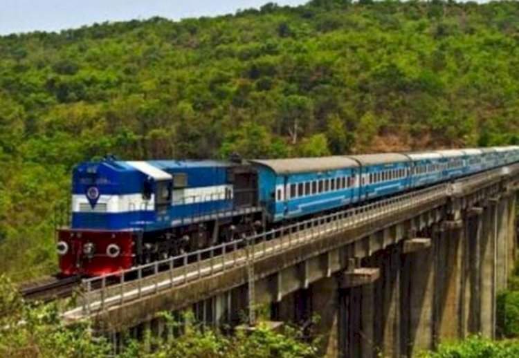 नाताळच्या सुट्ट्यांमध्ये कोकण रेल्वे मार्गावर तीन विशेष गाड्या धावणार