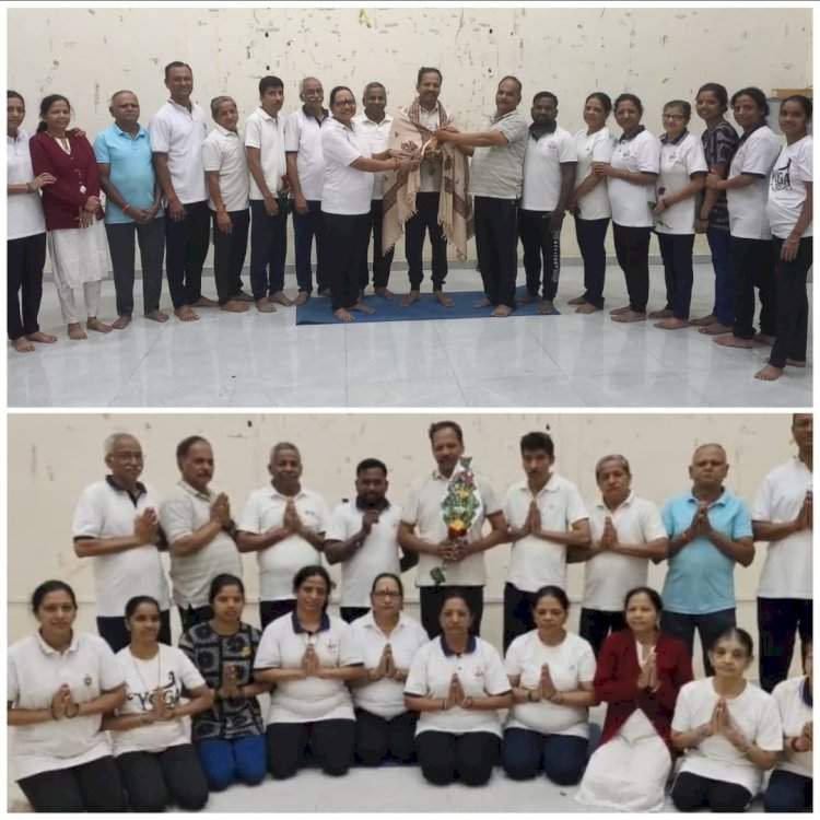 योग शिक्षक शेखर बांदेकर यांचा सावंतवाडीत ‘हिरकणी योग’ केंद्राकडून सत्कार